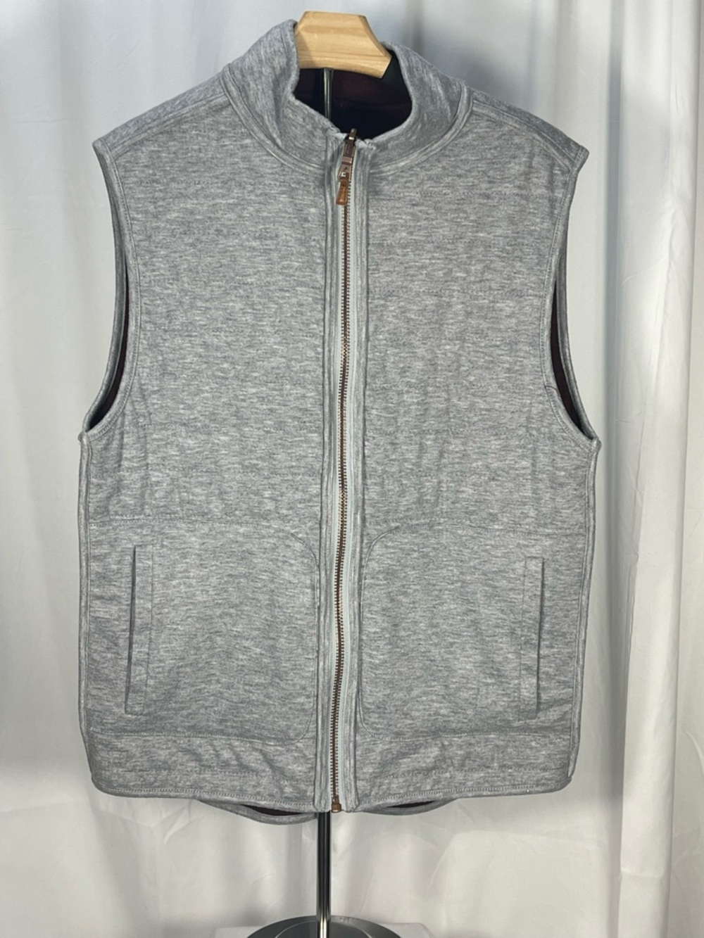 Travis Mathew Gray & Maroon Reversible Sleeveless lightly quilted golf Zip Vest.